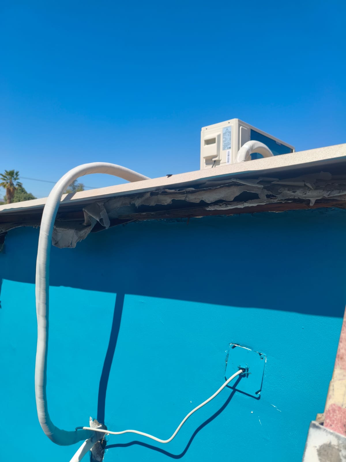 Tubería exterior de aire acondicionado